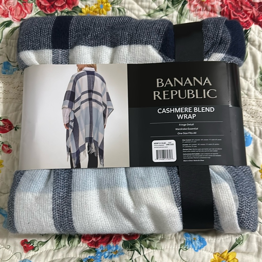 Banana Republic Wrap cashmere blend OSFA W/fringe detail